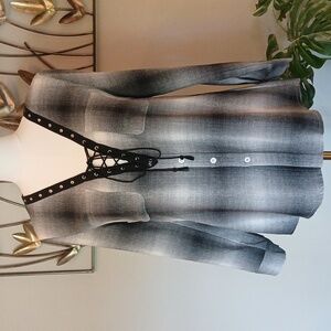 Women's Yidarton Black and Gray Lace-Up Plaid Top